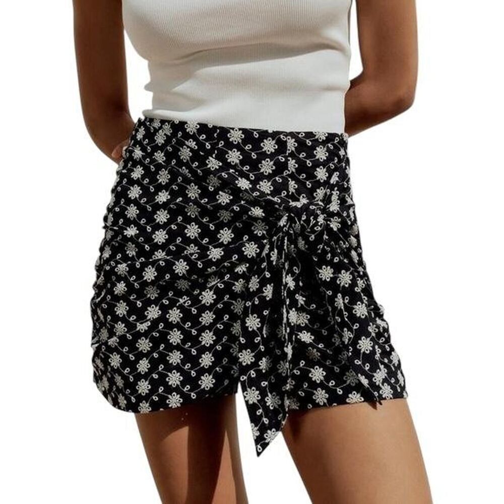 Zara Black floral skort with white flowers
